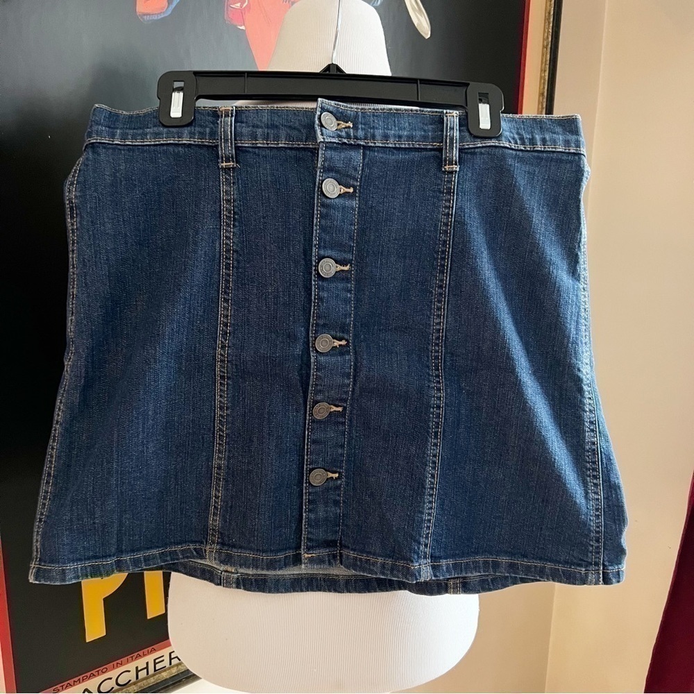 GAP: Dark Indigo 5 Gun Metal Button Exposed Stitching Denim Jean Skirt Size 10